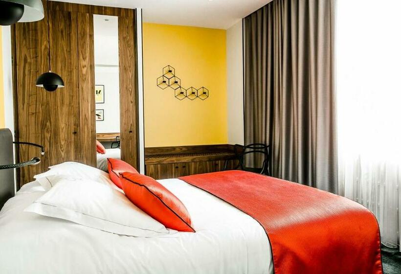 اتاق پرستیژ, Hostellerie Du Chapeau Rouge