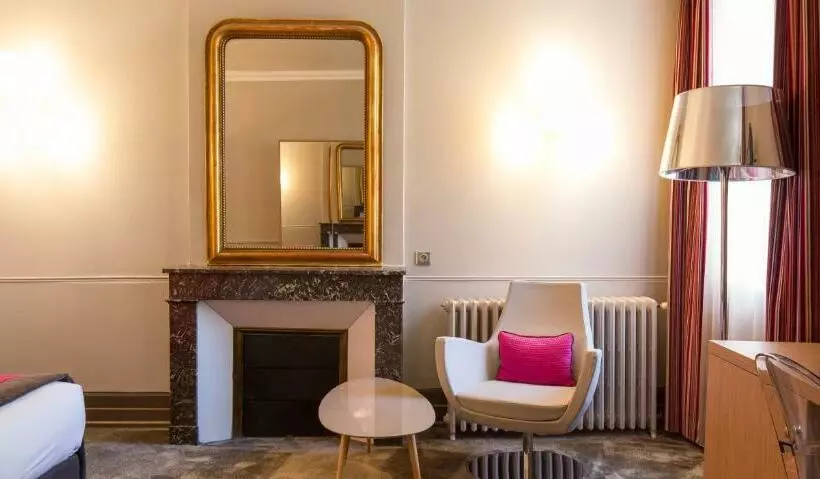 プレステージルーム, Hostellerie Du Chapeau Rouge