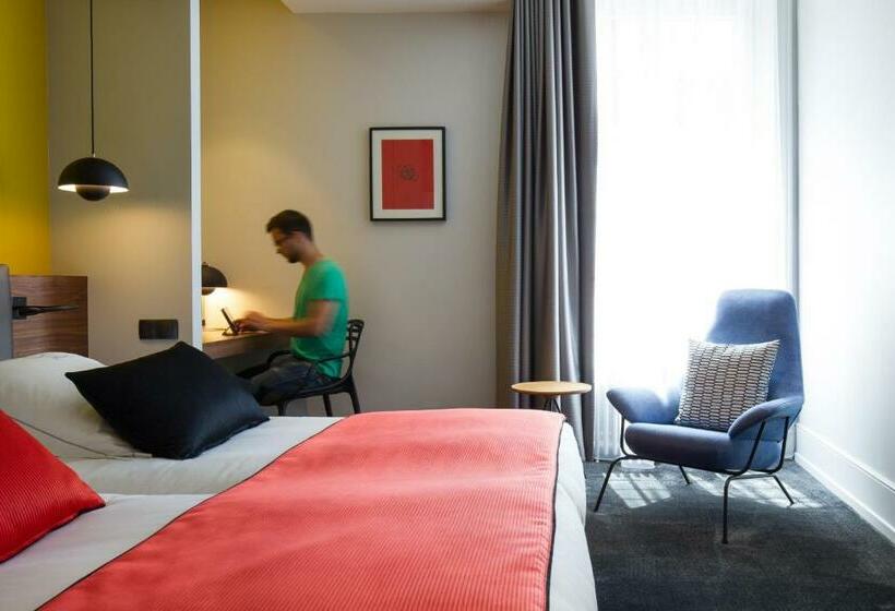 اتاق پرستیژ, Hostellerie Du Chapeau Rouge