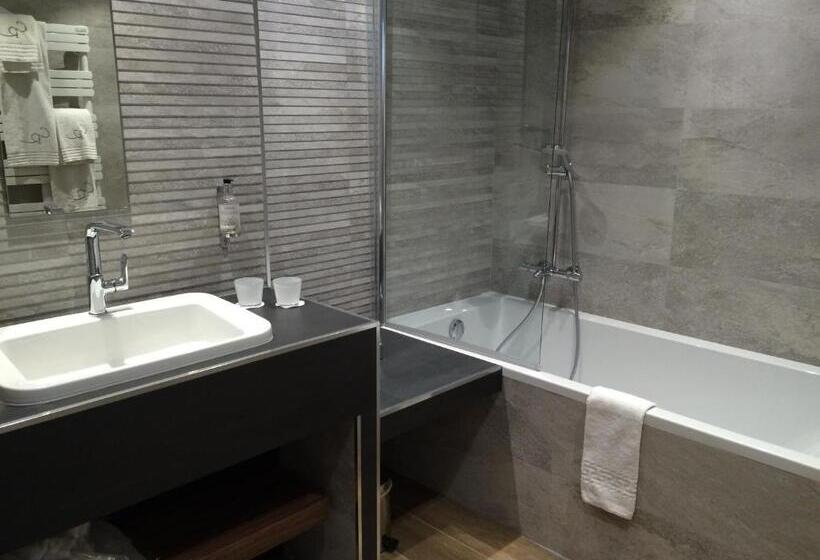 اتاق پرستیژ, Hostellerie Du Chapeau Rouge