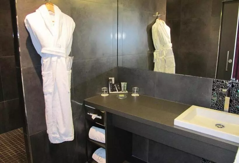 プレステージルーム, Hostellerie Du Chapeau Rouge
