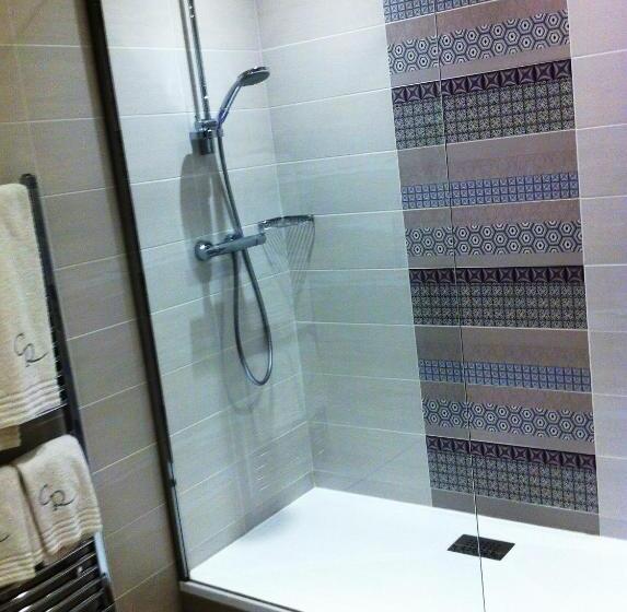 اتاق پرستیژ, Hostellerie Du Chapeau Rouge