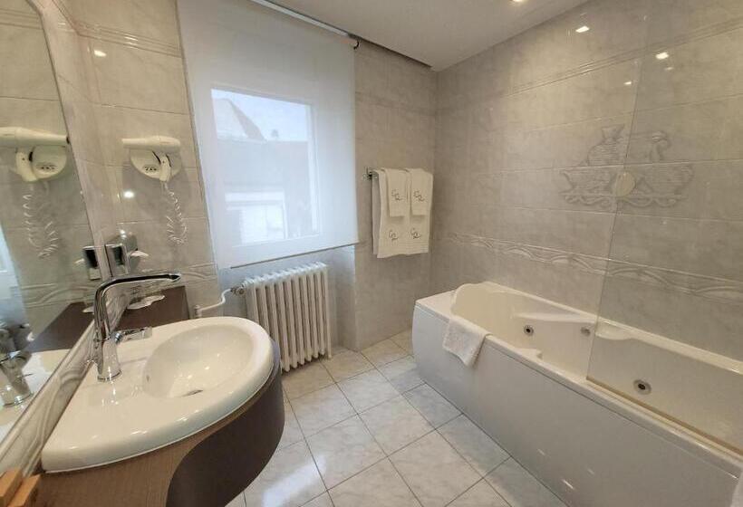 اتاق سوپریور, Hostellerie Du Chapeau Rouge