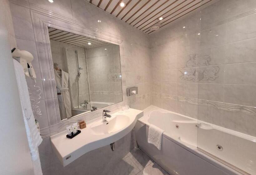 Номер Стандарт, Hostellerie Du Chapeau Rouge