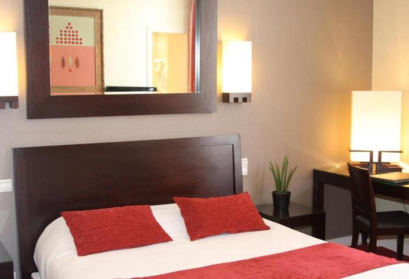 غرفة قياسية, Hostellerie Du Chapeau Rouge