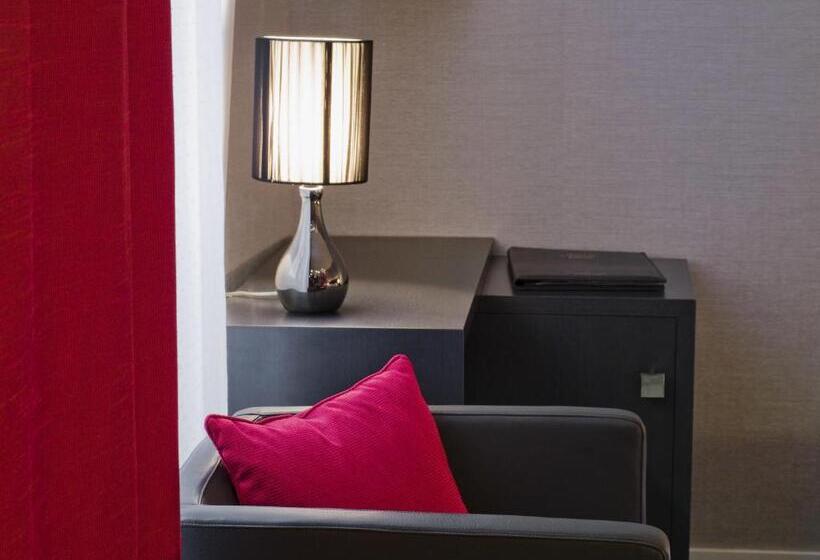 اتاق استاندارد, Hostellerie Du Chapeau Rouge