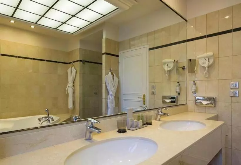 デラックスルーム, Hostellerie Du Chapeau Rouge