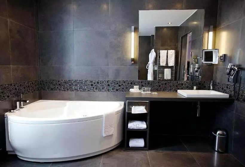 デラックスルーム, Hostellerie Du Chapeau Rouge