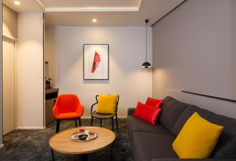 سوییت جونیور, Hostellerie Du Chapeau Rouge