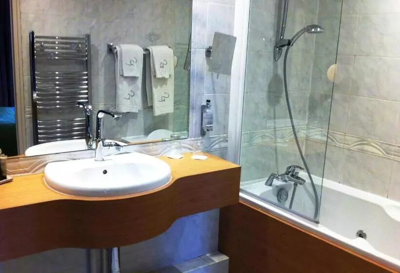 ファミリールーム, Hostellerie Du Chapeau Rouge