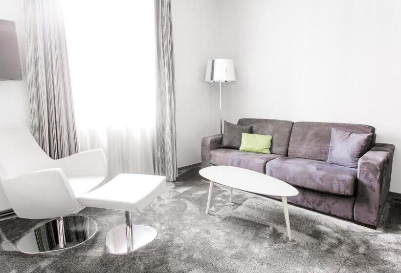 اتاق خانوادگی, Hostellerie Du Chapeau Rouge