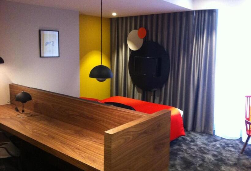 اتاق خانوادگی, Hostellerie Du Chapeau Rouge