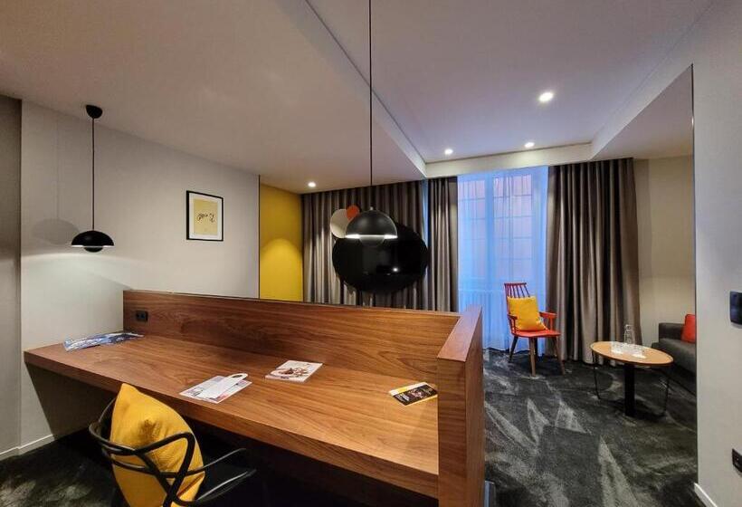 اتاق خانوادگی, Hostellerie Du Chapeau Rouge