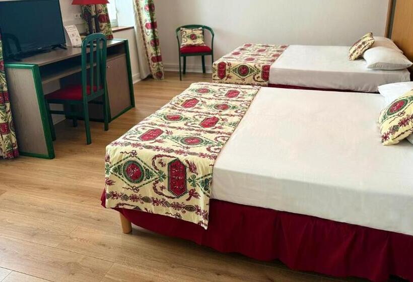 Семейный Номер, Hôtel Restaurant De France