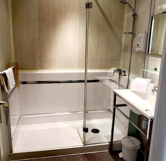 Семейный Номер, Hôtel Restaurant De France