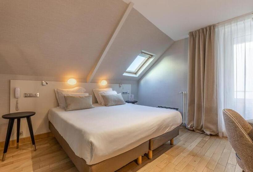 Pokój Standard Trzyosobowy, Kyriad Saint Malo Centre Plage