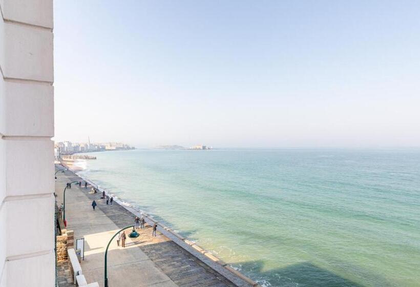 غرفة قياسية رباعية مطلة على البحر, Kyriad Saint Malo Centre Plage