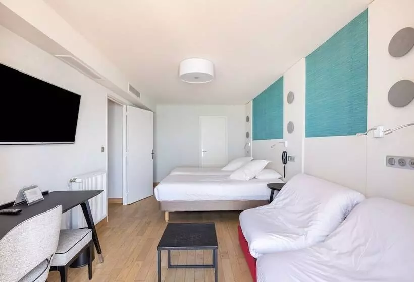 景色の見えるスタンダード４人部屋, Kyriad Saint Malo Centre Plage