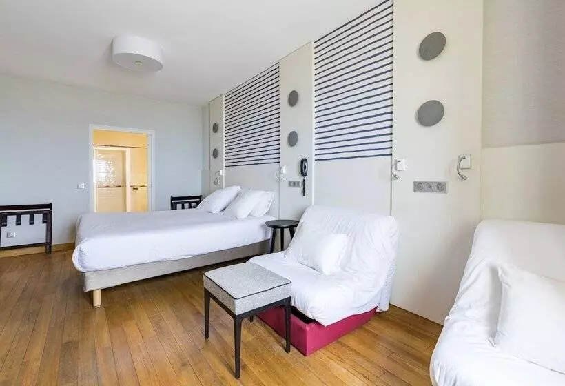 景色の見えるスタンダード４人部屋, Kyriad Saint Malo Centre Plage