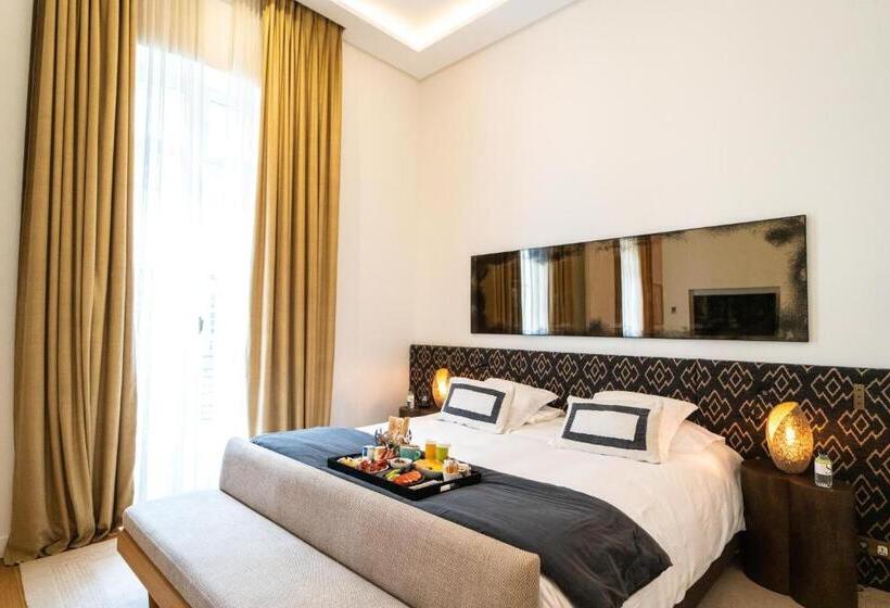 سوییت پرستیژ, Marignan Champs Elysees