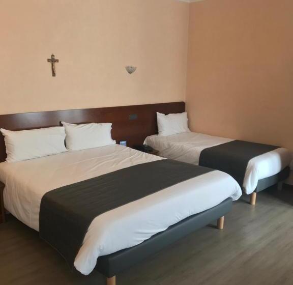 חדר סטנדרט לשלושה, Vesuvio