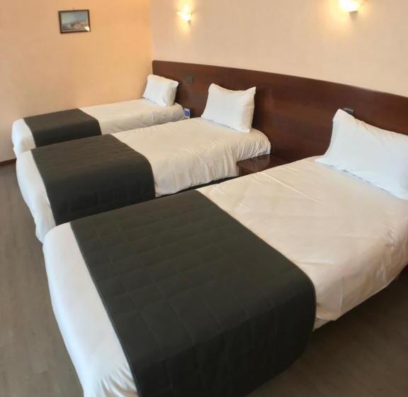 חדר סטנדרט לשלושה, Vesuvio