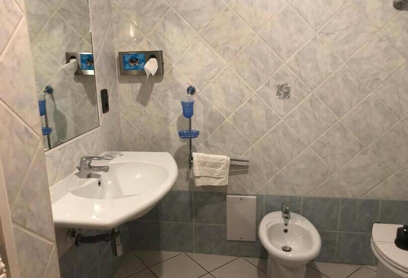 חדר לארבעה סטנדרטי עם מרפסת, Vesuvio