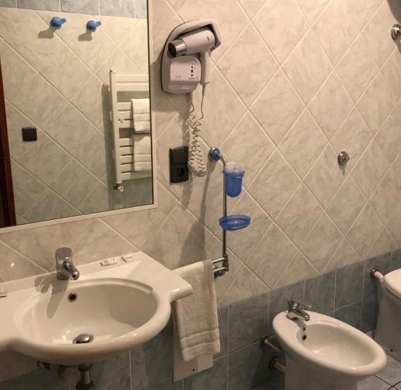 חדר סטנדרט לשלושה עם מרפסת, Vesuvio