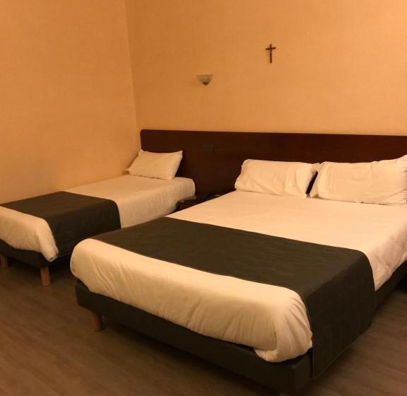 חדר סטנדרט לשלושה עם מרפסת, Vesuvio