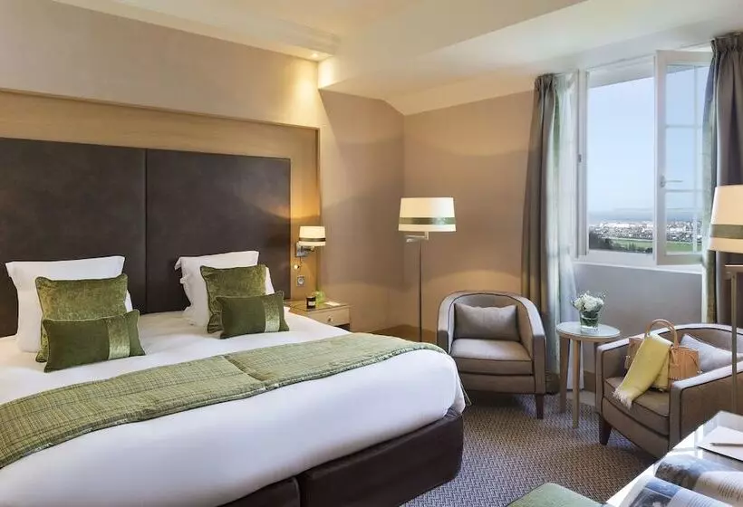 اتاق سوپریور با چشم‌انداز دریا, Hôtel Barrière L Hôtel Du Golf