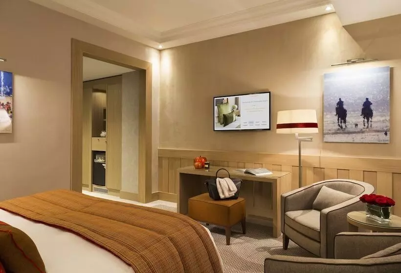 اتاق لوکس با چشم‌انداز دریا, Hôtel Barrière L Hôtel Du Golf