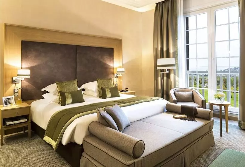 اتاق لوکس با چشم‌انداز دریا, Hôtel Barrière L Hôtel Du Golf