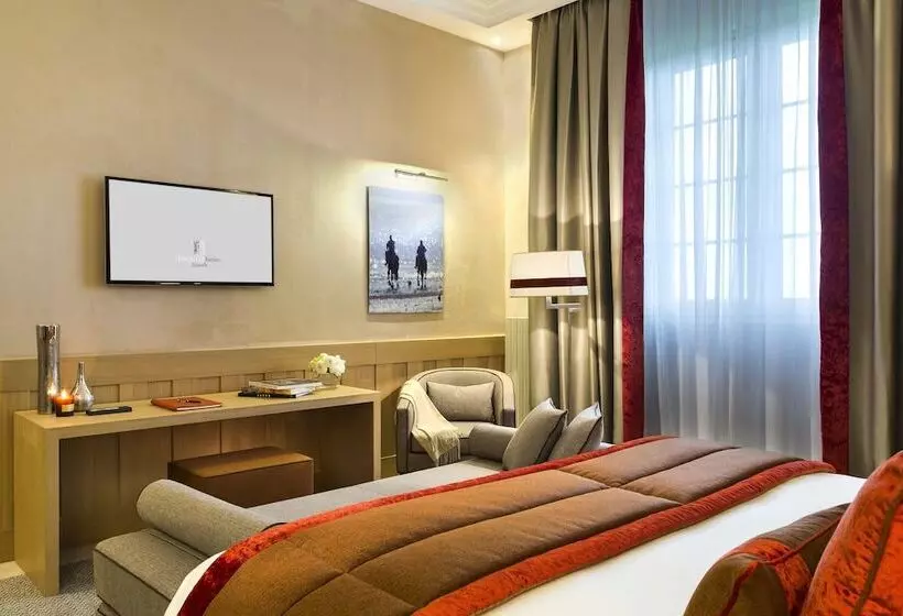 اتاق لوکس با چشم‌انداز دریا, Hôtel Barrière L Hôtel Du Golf