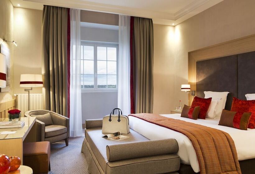 Номер Deluxe Вид на Море, Hôtel Barrière L Hôtel Du Golf