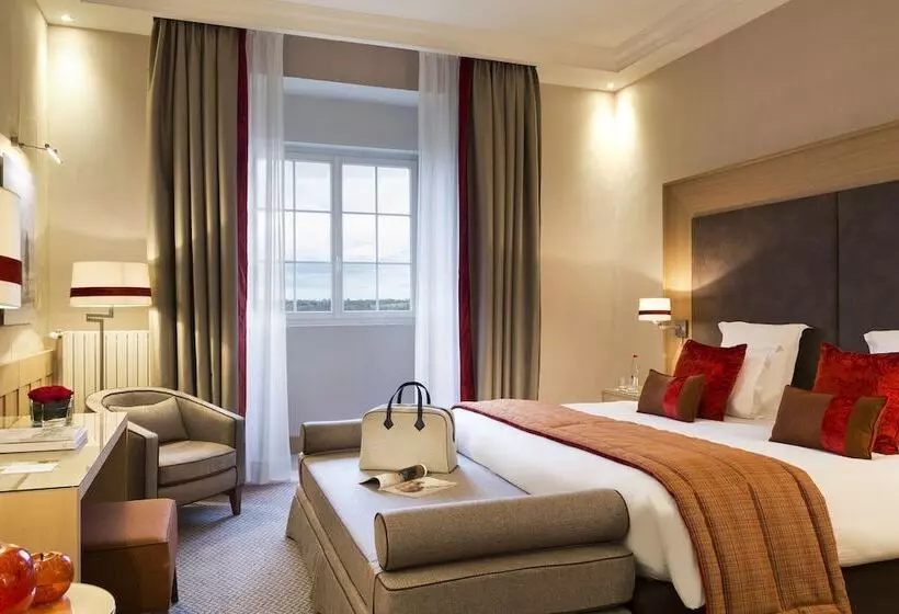 اتاق لوکس با چشم‌انداز دریا, Hôtel Barrière L Hôtel Du Golf