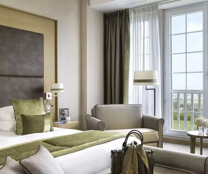 اتاق اجرایی با چشم‌انداز دریا, Hôtel Barrière L Hôtel Du Golf