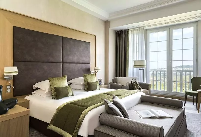 اتاق اجرایی با چشم‌انداز دریا, Hôtel Barrière L Hôtel Du Golf