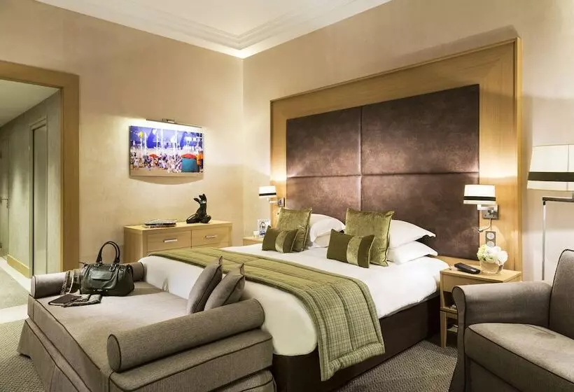 اتاق اجرایی, Hôtel Barrière L Hôtel Du Golf