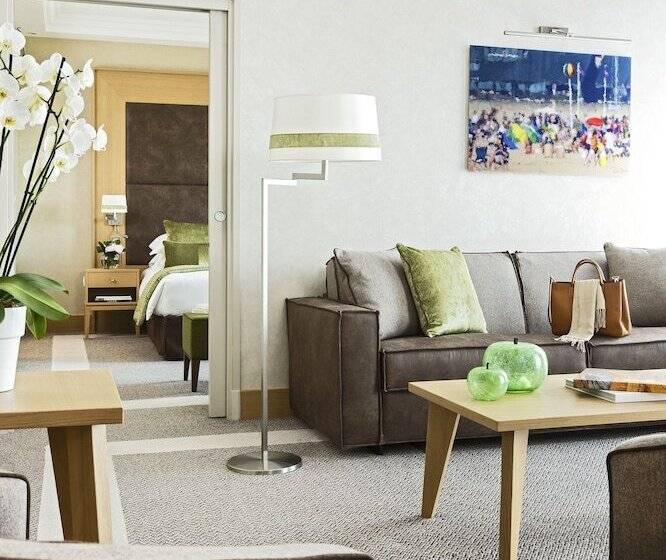 带露台的小型套房, Hôtel Barrière L Hôtel Du Golf