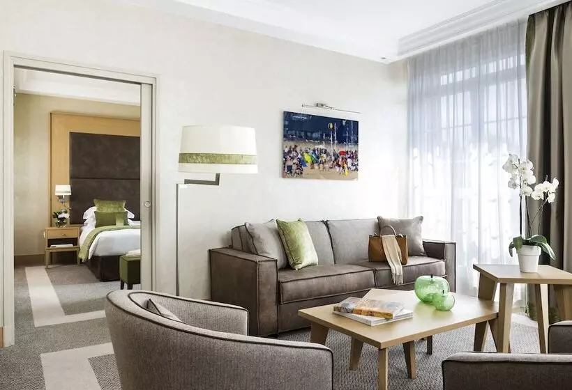 سوییت لوکس, Hôtel Barrière L Hôtel Du Golf