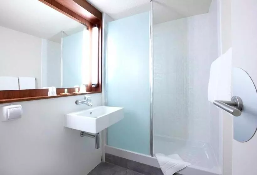スーペリアトリプルルーム, Campanile Paris Est  Bobigny