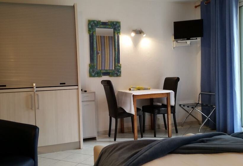 Номер Комфорт Вид на Бассейн, Chambre D'hôtes La Potinière