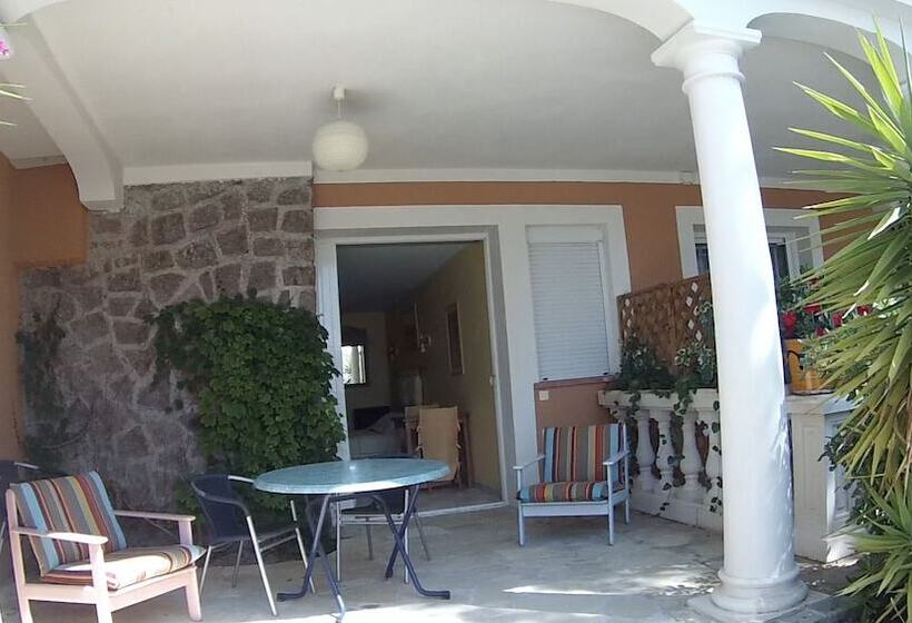 Номер Комфорт Вид на Бассейн, Chambre D'hôtes La Potinière