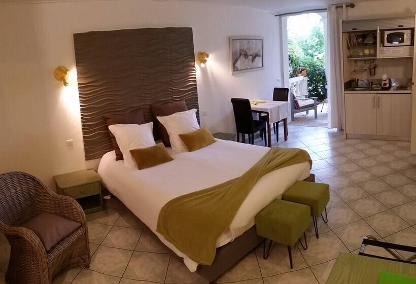 Номер Комфорт Вид на Бассейн, Chambre D'hôtes La Potinière