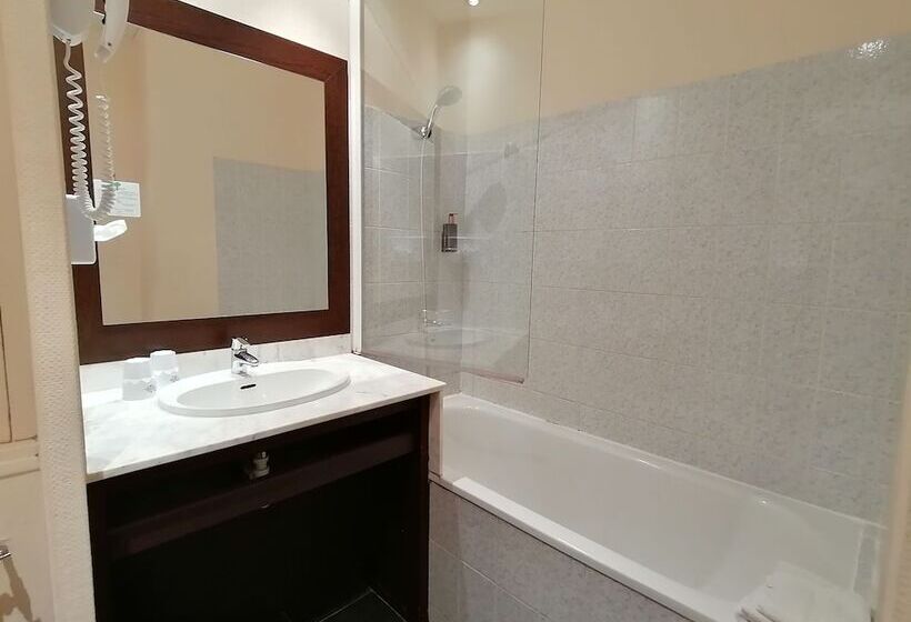 חדר סטנדרט לשלושה, Logis Hôtel De L Europe