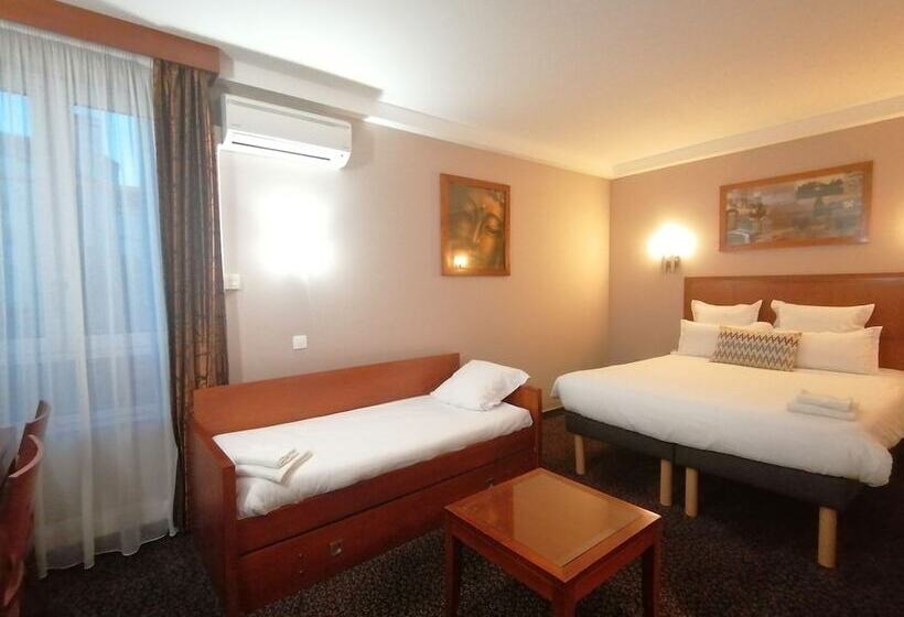 חדר סטנדרט לשלושה, Logis Hôtel De L Europe