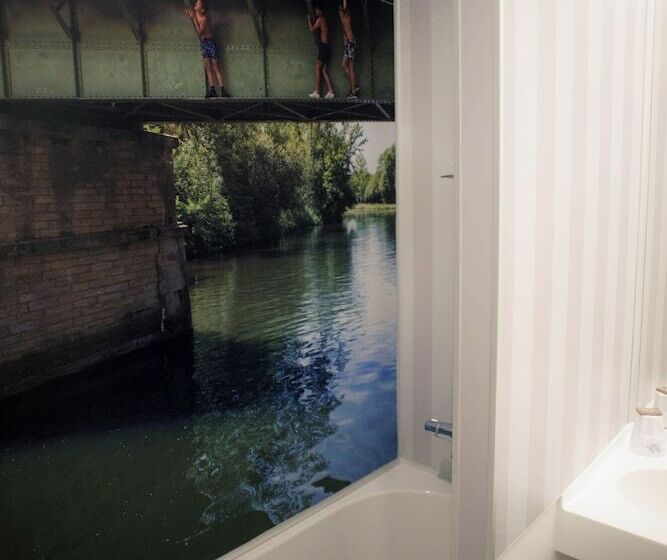 חדר סטנדרט לארבעה, Logis Hôtel De L Europe