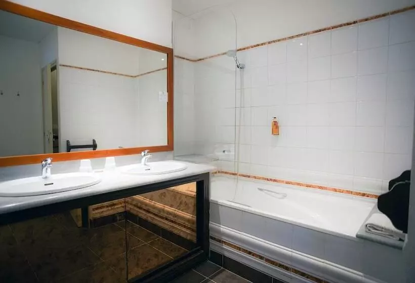 スタンダード4人部屋, Logis Hôtel De L Europe