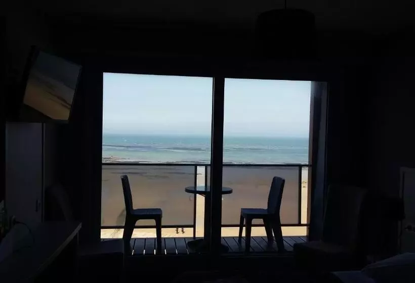 Standard Room Sea View with Balcony, Des Thermes Et Du Casino