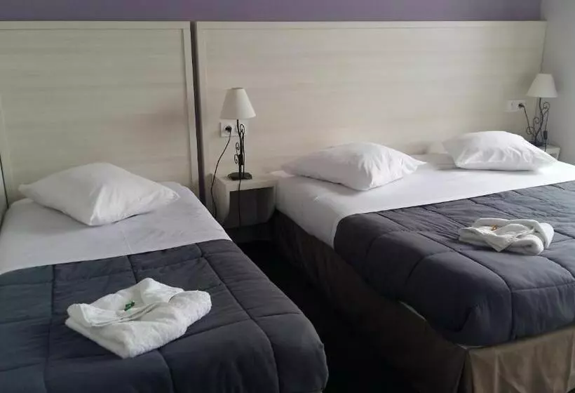 Standard Triple Room, Des Thermes Et Du Casino